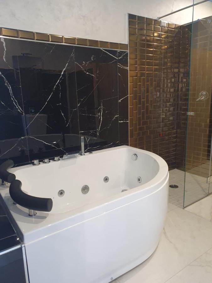 בארוניסי Setteabbracci Suite & Apartments מראה חיצוני תמונה